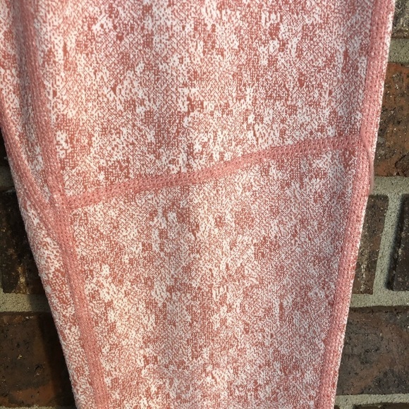 GYMSHARK Fleur Texture Moroccan Brick Leggings - Picture 3 of 7